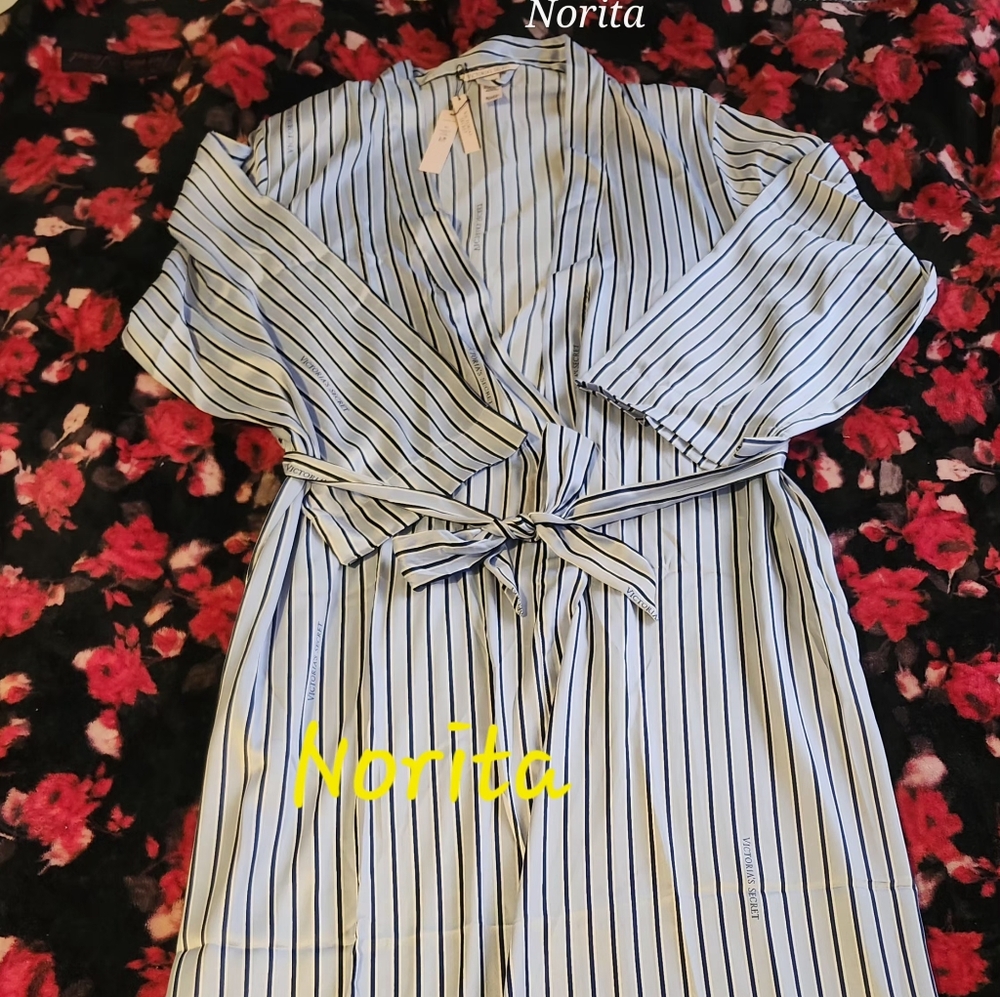 Victoria Secret Satin Robe Size M/L NWT - Picture 2 of 7